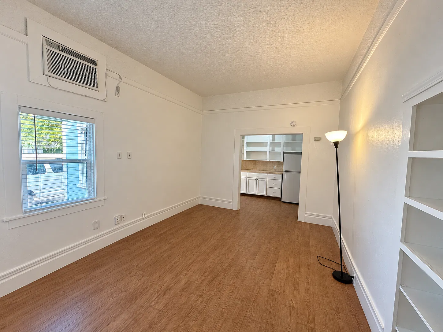 College Avenue 236 (2u) - B — Photo 2