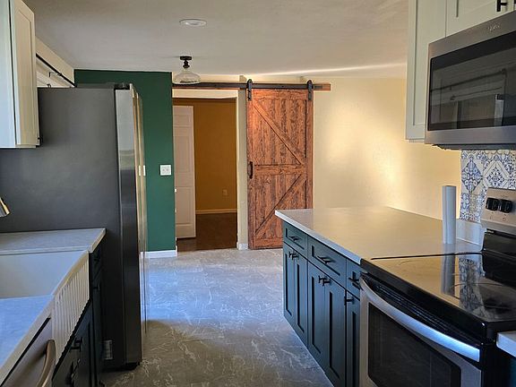 5th image of 140 SE Evergreen Dr