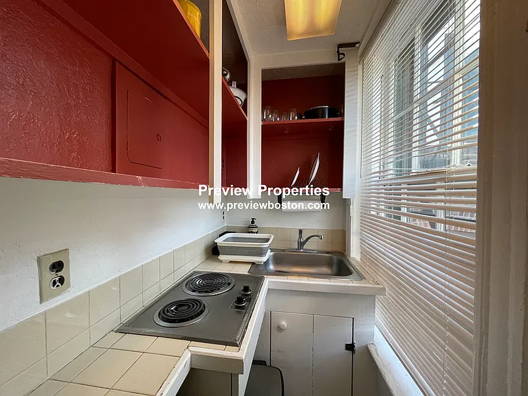 Anderson St — Photo 3