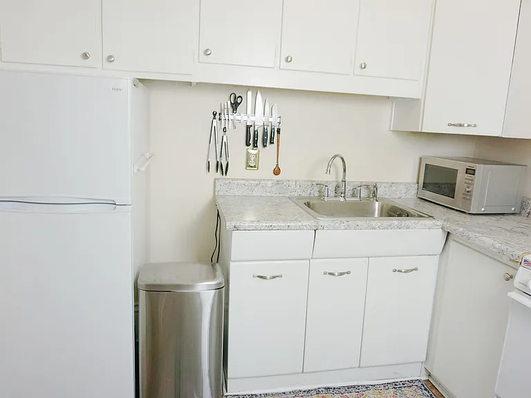 Castle Court Apartments - Midtown — Photo 46