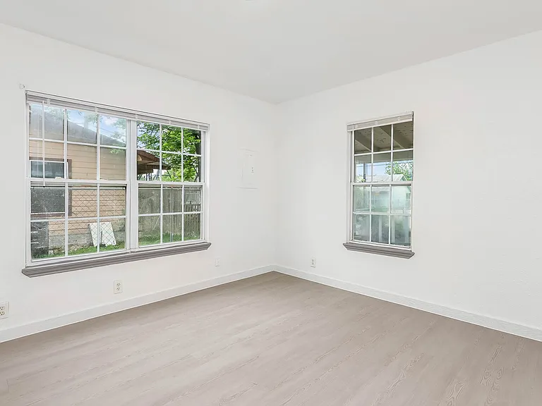 1135 Ceralvo St — Photo 5