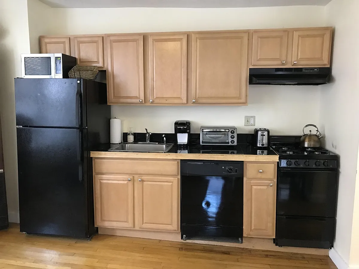 Building Photo - 146 Endicott St #7