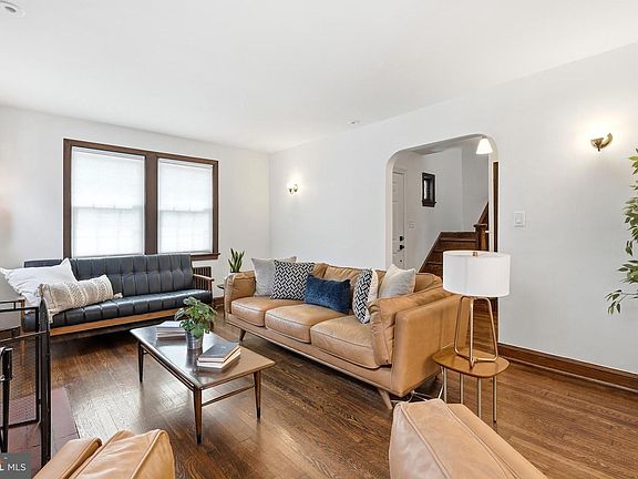 3rd image of 1420 Michigan Ave NE