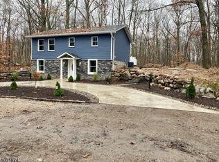 14 Westbrook Ln, Newton, NJ 07860