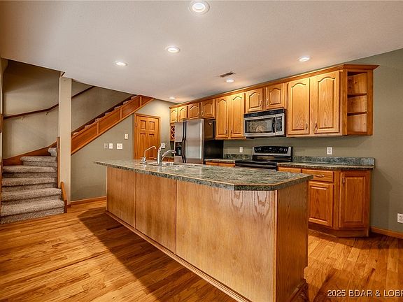 3rd image of 389 Brooks Ln
