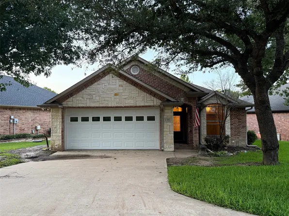 120 Saint Francis Ln, Mabank, TX 75156