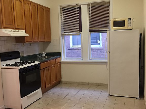 2nd image of 2386 24th St #3F