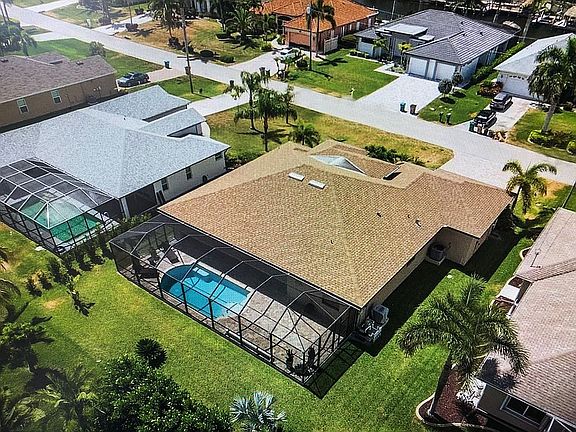 3rd image of 2121 SW 40th Ter