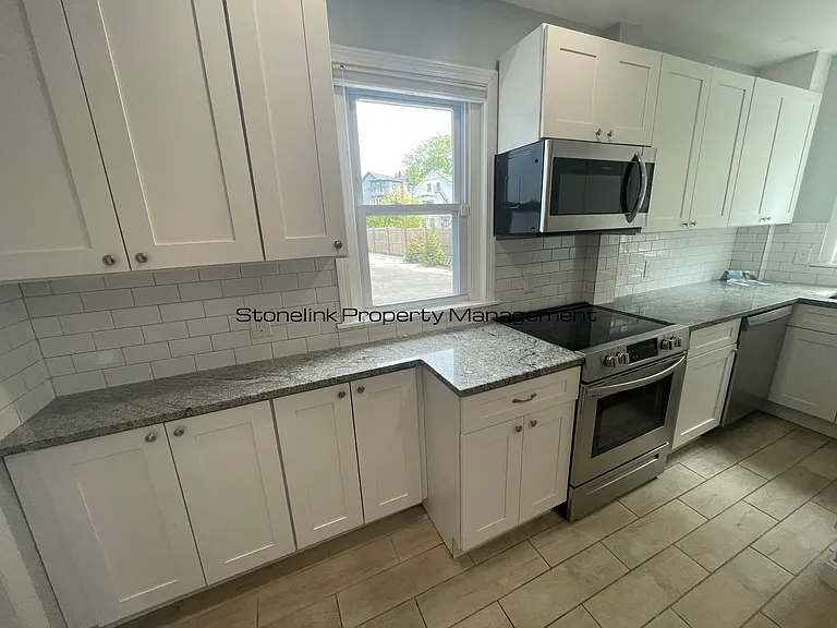 340 Smith St — Photo 1