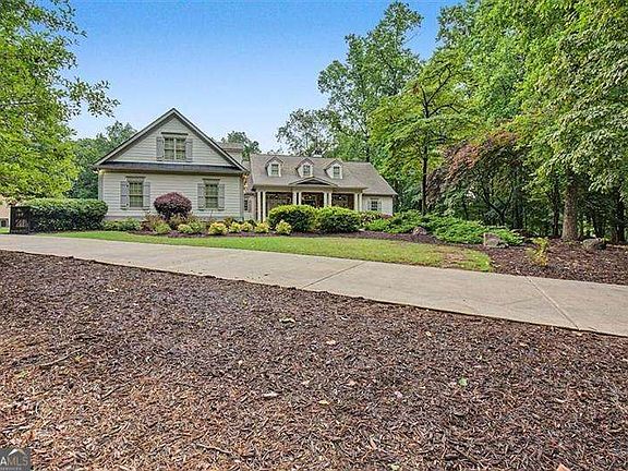 3rd image of 410 Wild Hill Rd