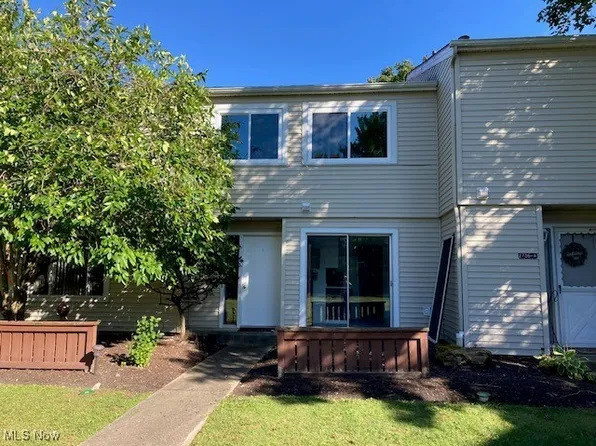 2736 Ivy Hill Cir Unit B, Cortland, OH 44410