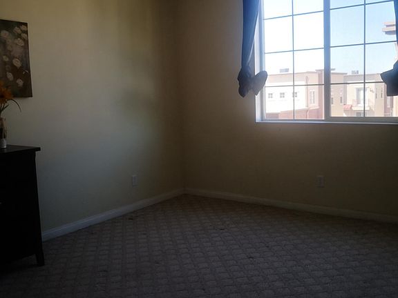 5th image of 13655 Foster Ave