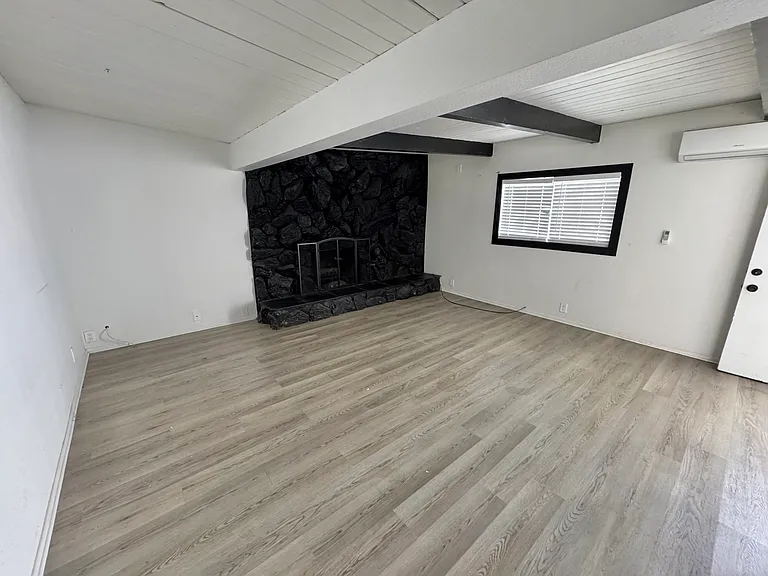 7703 Tampa Ave — Photo 3
