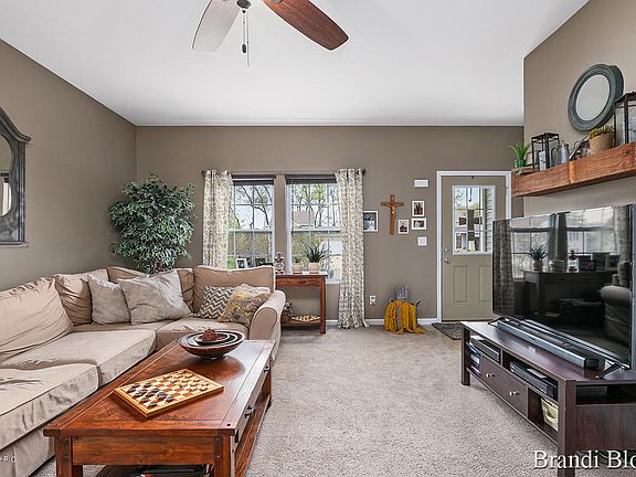 4th image of 1626 Wales Dr SE