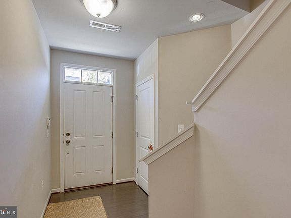 3rd image of 105 Conestoga Ln