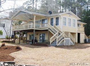 196 Country Club Dr, Gasburg, VA 23857