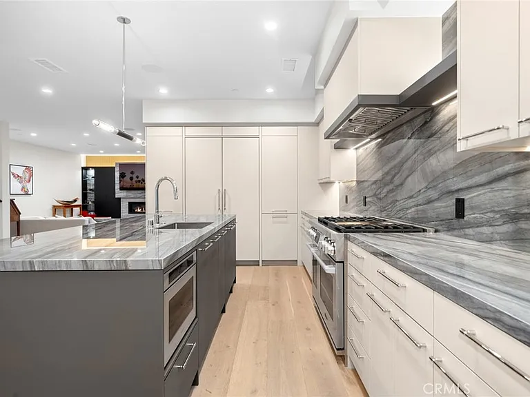 1511 Cliff Dr — Photo 5