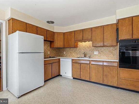 4th image of 4017 N Stafford St