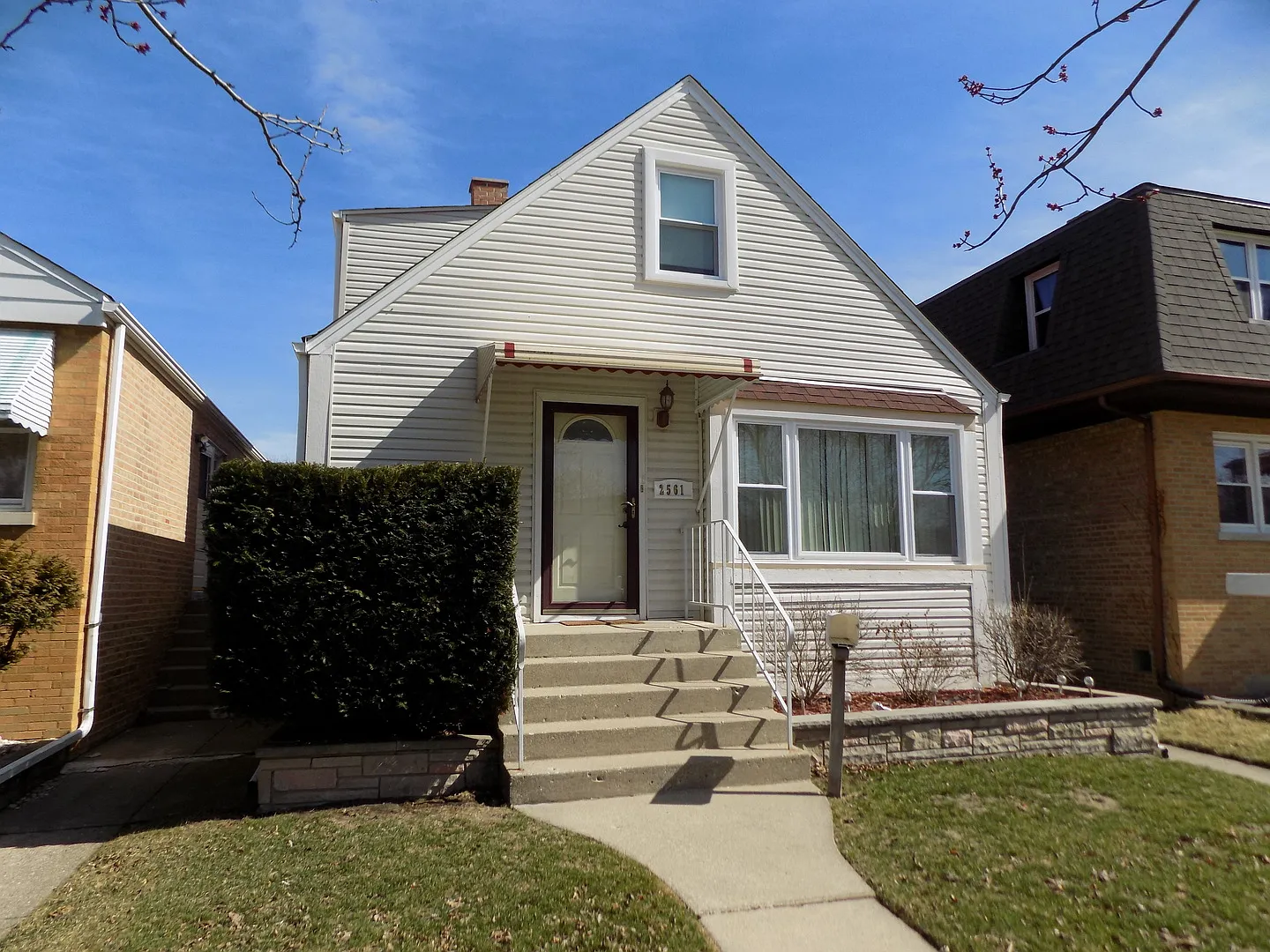 2561 Rhodes Ave photo 1