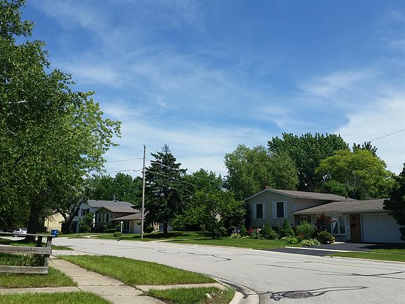 5th image of 1001 Yorkshire Dr