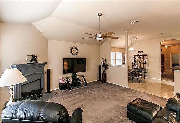 4th image of 4713 Redbud Dr