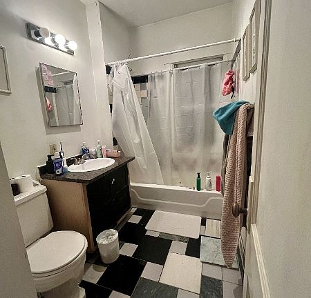 2nd image of 2325 E Genesee St #1R