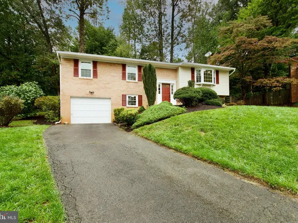 5000 Pylers Mill Ct, Fairfax, VA 22032