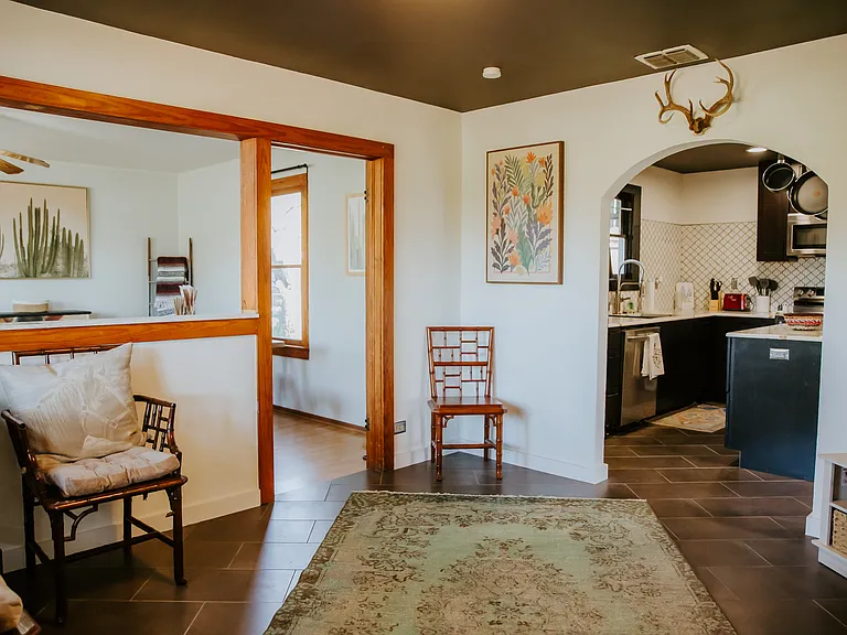 604 W Pecan St — Photo 30