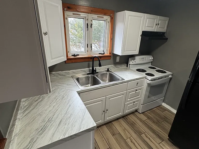 28 York Ave #1 — Photo 3