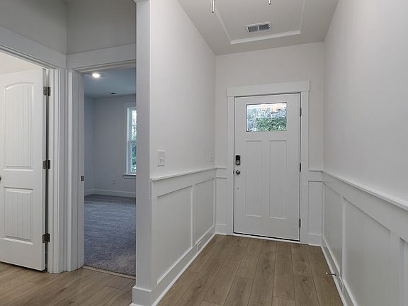 5th image of 401 Tassel St
