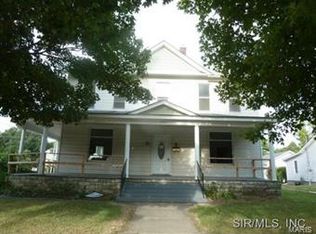 633 5th St, Carrollton, IL 62016