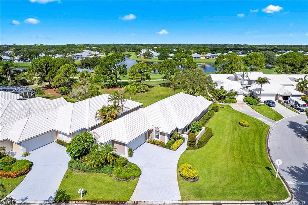 2276 SW Brookwood Ln