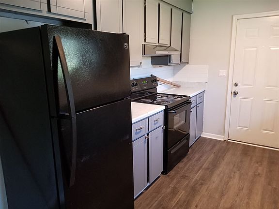4th image of 200 Lavender St