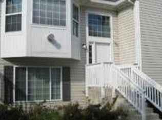 704 Hidden Creek Ln, North Aurora, IL