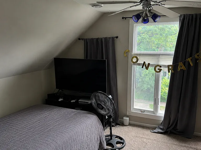 Upstairs Bedroom #4