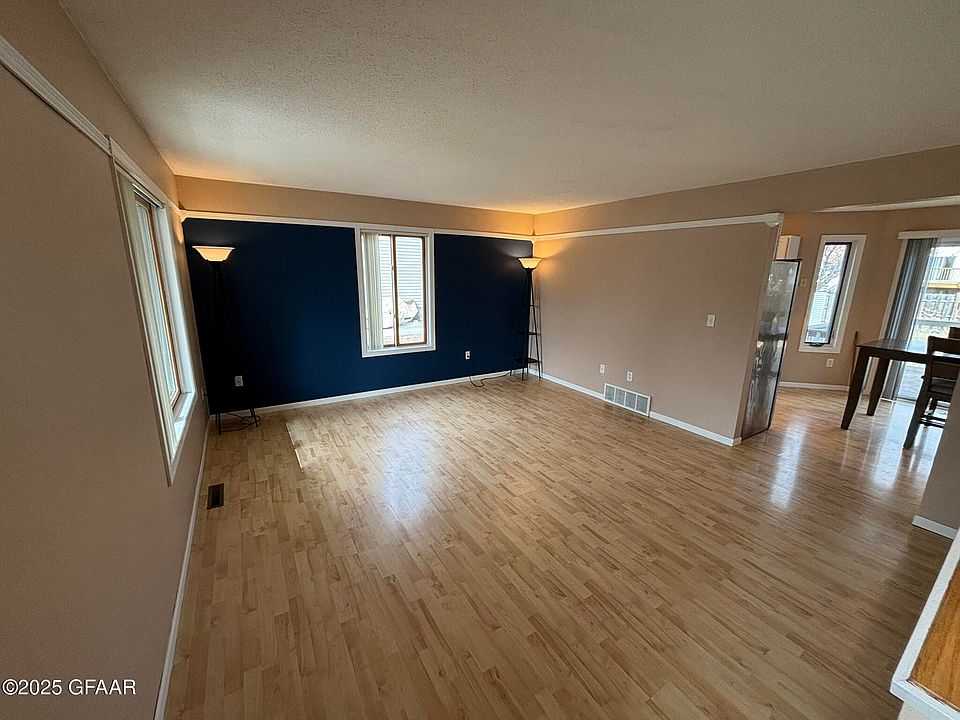 5226 W Maple Ave, Grand Forks, ND 58203 | Zillow