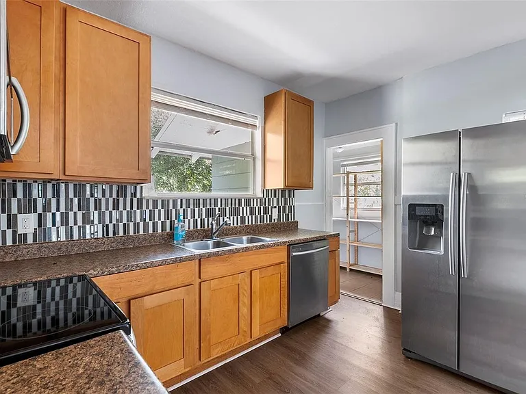 811 W Amelia Ave — Photo 5