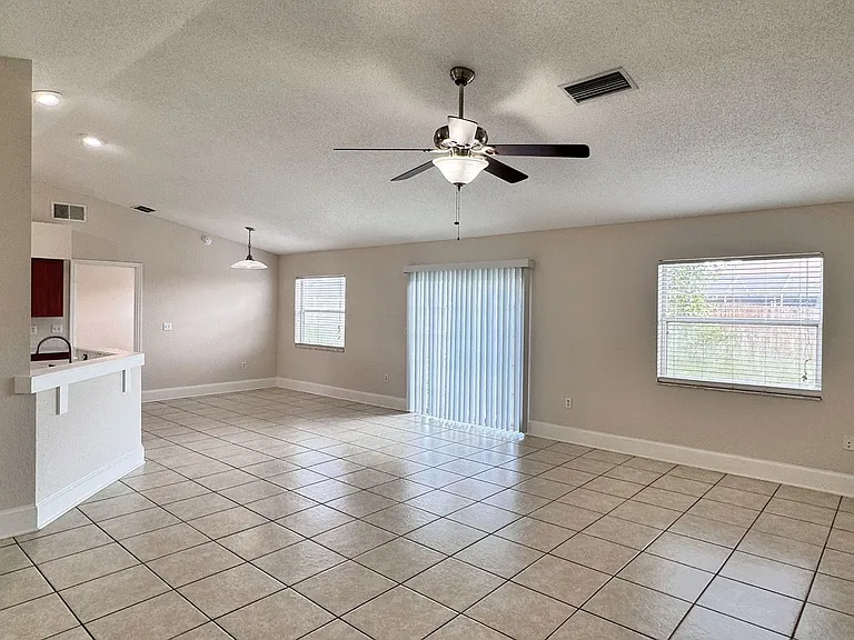 332 Cloverdale Rd — Photo 4
