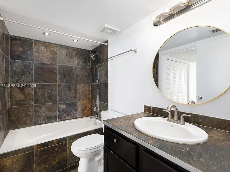 7601 E Treasure Dr #1621 — Photo 35