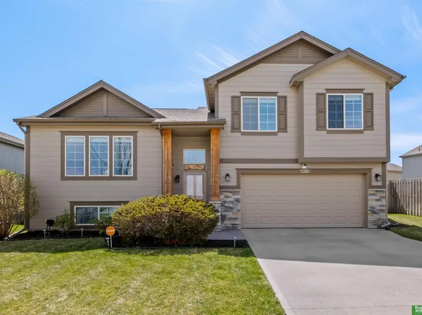 18713 Briar St, Omaha, NE 68136