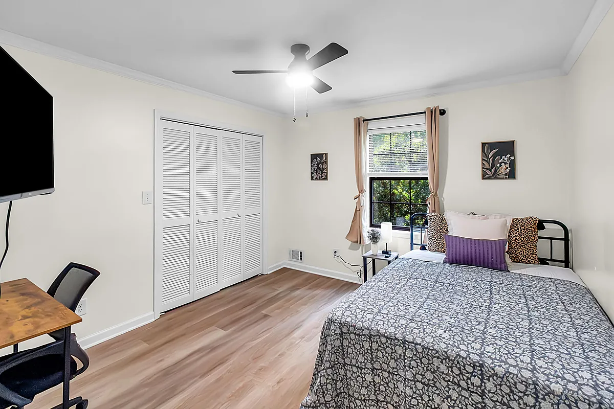 Large closet for your clothing & personal belongings - Wiggins Cir SW