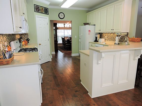 3rd image of 2046 Kildare Cir
