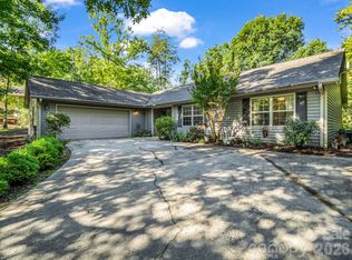 141 Dalton Ct, Lake Lure, NC 28746