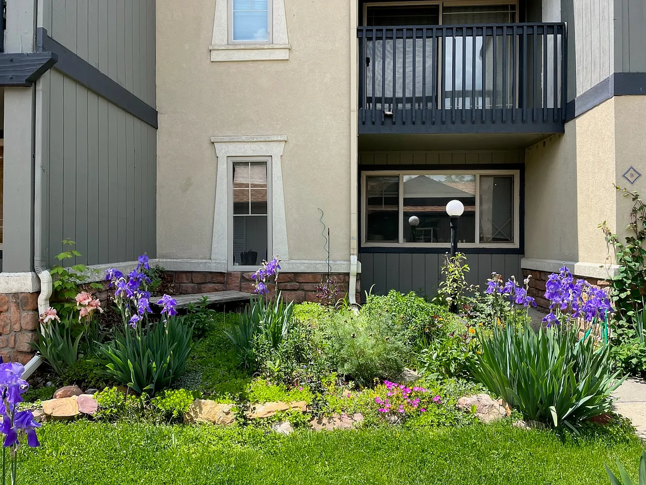 760 W Moorhead Cir — Photo 3
