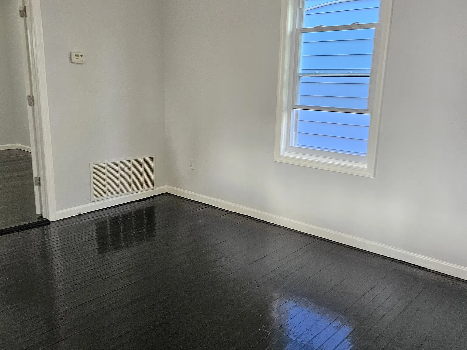 31 Ellen St — Photo 2
