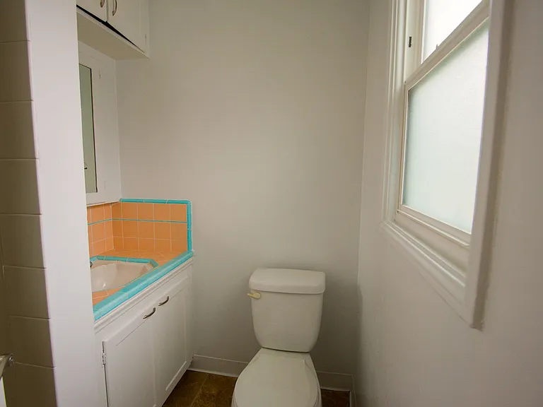 170-170 1/2 Garret Avenue — Photo 18