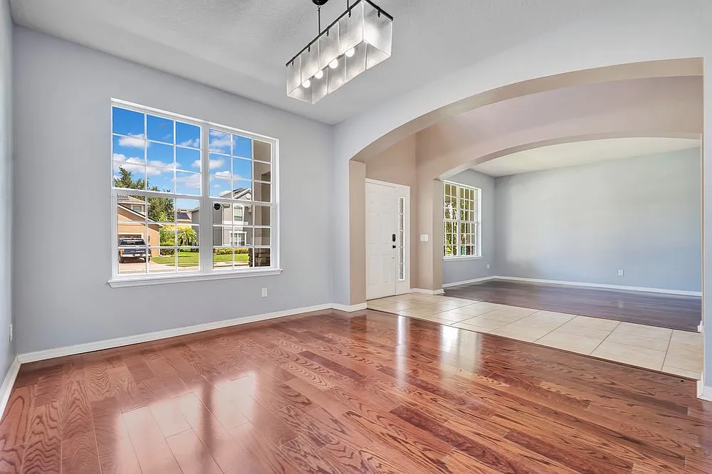 7 bed, 4688 sqft, $3,600 — Photo 4