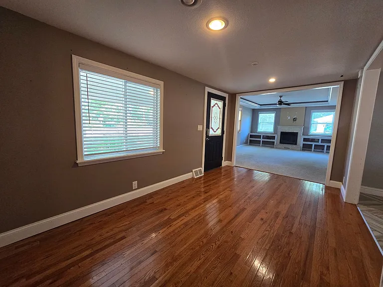 19010 Commercial St — Photo 9