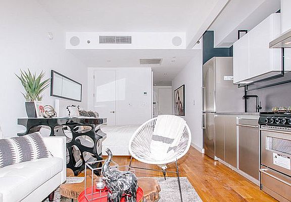 3rd image of 123 Melrose St APT 534