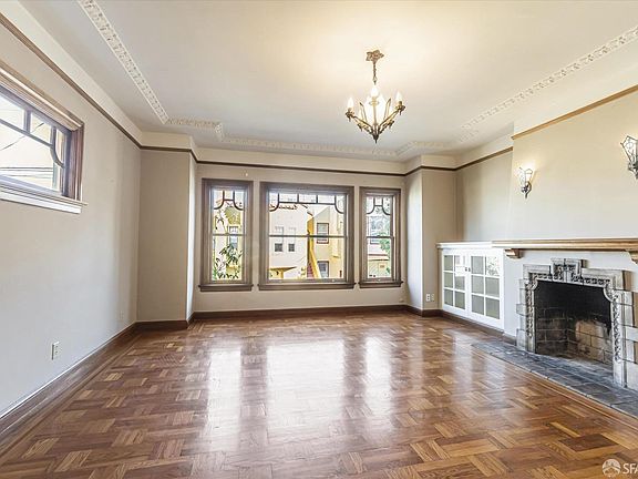 4th image of 318 Banks St